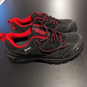 Waterproof hiking shoes for men. Size US 8 - 8,5